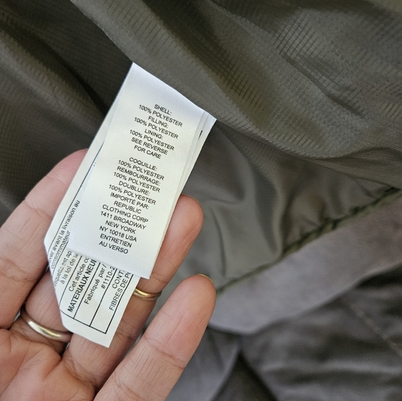 New with tags. Olive green quilted jacket with pockets and 1 inside pocket - Picture 6 of 11